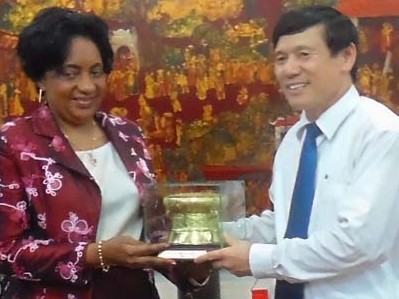 Đoàn đại biểu Văn phòng Tổng thống Angola làm việc tại tỉnh Bắc Ninh